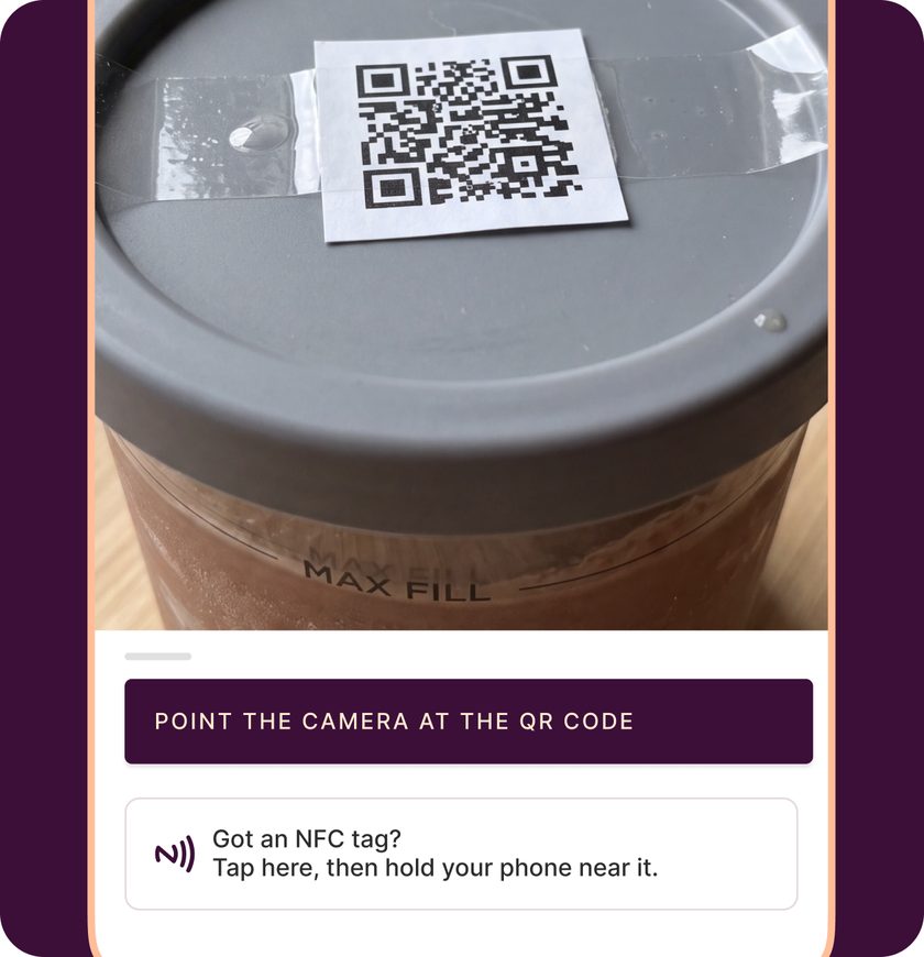 A tub with a QR code on the lid, and the scanner in the Skoopa app